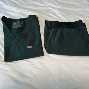 FIGS Scrub Set in Bonsai - Top XXL, Pants XXL